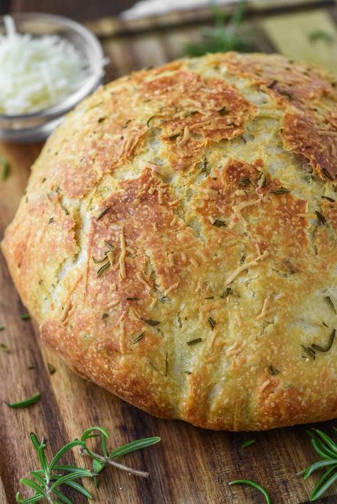 Rosemary Parmesan Bread Rosemary Parmesan Bread, Cheddar Bread Recipe, Artesian Bread, Rosemary Garlic Bread, Honey Beer Bread, Cheddar Bread, Peasant Bread, Parmesan Bread, Rosemary Bread