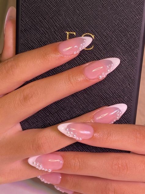 White Classy Almond Nails, Classy Feminine Nails, Pearl Embellished Nails, Almond With Pearls, Fancy Prom Nails, Ombre Nails With Pearls, Bridal Nails With Gold, Acrylic Nail Designs Wedding, Nail Pearl Design