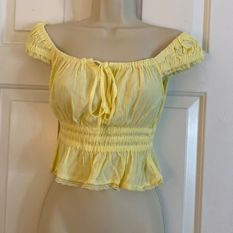 New With Tags Yellow Y2k Outfit, Yellow Aesthetic Fashion, Yellow Aesthetic Outfits, Musical Oc, Yellow Blouse Outfit, Yellow Coquette, Light Yellow Top, Gracie Concert, Yellow Ruffle Top