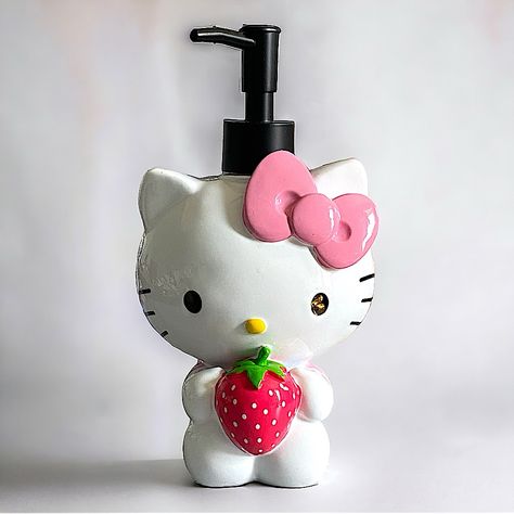 Strawberry Soap Dispenser, Bathroom Products Aesthetic, Hello Kitty Home Decor, Strawberry Bathroom, Hello Kitty Bathroom, Hello Kitty Strawberry, Strawberry Soap, Cute Bathroom Ideas, Strawberry Decor