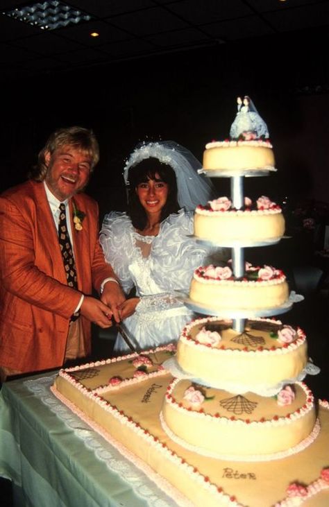 1990 wedding cake 90s Wedding, 80s Wedding, 50s Wedding, Reality Bites, The Wedding Singer, Wedding Scene, Fabulous Wedding, 80s Party, Valley Girls