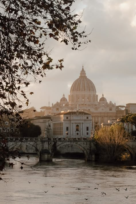 If you want to take aesthetic pictures of Rome, head to Ponte Umberto. You have the best view of Vatican City in this location, especially at sunset. It's one of my favorite pictures I've taken in Rome. Rome Italy Things to Do | Rome Italy Travel | What to see in Rome Italy | Rome Italy Photography | Rome Italy Guide | Rome Italy Attractions | Rome Italy Things to Do in 2 Days | Travel Rome Italy | Visit Rome Italy | #TravelItaly #TravelRome #VisitRome #RomeItalyTravel #RomeItalyGuide Take Aesthetic Pictures, Italy Photo Ideas, Rome Italy Vatican, Rome Italy Aesthetic, Rome Museums, Rome Italy Photography, Italy Vatican, 2 Days In Rome, Rome View