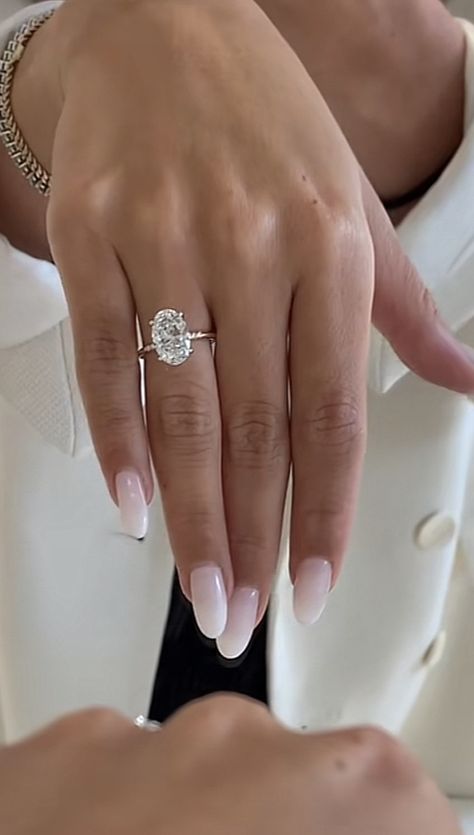 Nara Smith Engagement Ring, Giant Wedding Ring, Emma Macdonald Ring, Henry Winston Engagement Rings, Elegant Wedding Rings Engagement, Old Money Wedding Ring, Engagement Rings Types, Aesthetic Wedding Ring, Engagement Ring Aesthetic