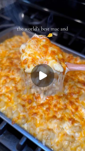 Food Posts😋 on Instagram: "Would you eat this Mac and Cheese?😍😍🤤" Chicken Wings And Mac And Cheese, Baked Mac And Cheese Dinner Ideas, Homemade Mac And Cheese Video, Macaroni And Cheese Meals, Buffalo Wild Wings Mac And Cheese Recipe, Best Cheese Sauce For Mac And Cheese, Nacho Mac And Cheese, Best Mac Cheese Recipes, Homemade Food Business Ideas