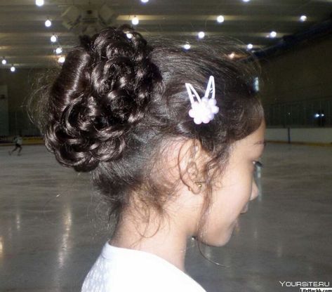 Skating Hairstyles, Skater Hairstyles, Figure Skating Hair, Skate Guards, Skate Bag, Short Hair Dos, Nice Hairstyle, Competition Hair, Hair Png