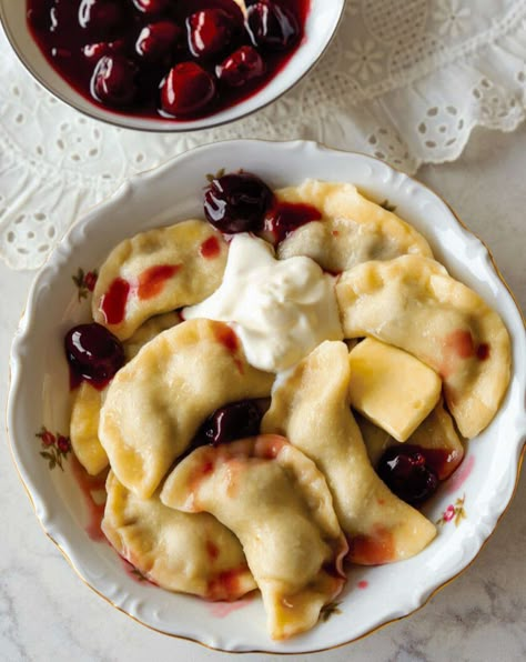 Varenyky Ukraine, Easy Ukrainian Recipes, Ukrainian Breakfast Recipes, Ukrainian Recipes Desserts, Cherry Baking Recipes, Slavic Food Recipes, Ukrainian Pelmeni, Ukrainian Recipes Traditional, Ukrainian Varenyky