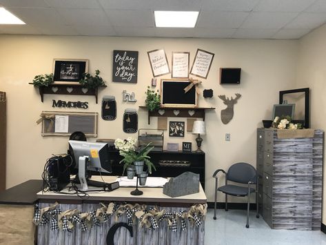 Farmhouse classroom Black And Brown Classroom Decor, Childcare Office Ideas, Rustic Classroom Decor, Classroom Decoration Ideas, Farmhouse Classroom, Classroom Goals, Diy Classroom Decorations, Classroom Makeover, Elementary Classroom Decor