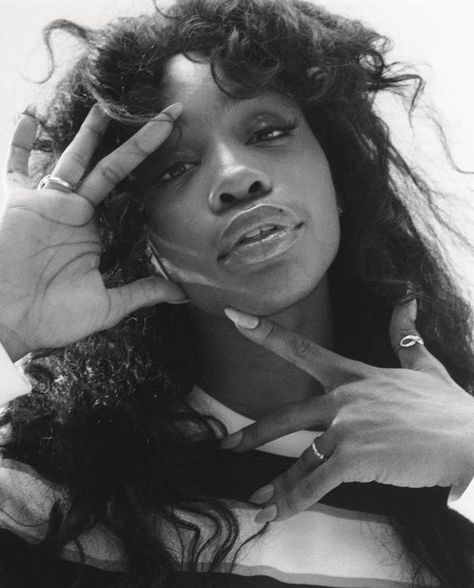 Black x White photo of #SZA. Sza Singer, Black And White Photo Wall, Black And White Aesthetic, White Picture, Black N White, White Photo, White Wallpaper, White Aesthetic, Black Is Beautiful