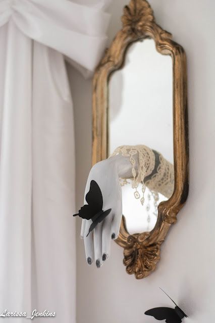 Mirror Over Fireplace, Halloween Mirror, Gothic Mirror, Apple Barrel, Elegant Halloween, Vintage Mirrors, Diy Mirror, Be Unique, Halloween Looks