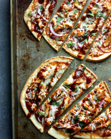 Bbq Flatbread, Fridge Staples, Pizza Naan, Bbq Chicken Flatbread, Chicken Flatbread Pizza, Chicken Flatbread, Naan Pizza, Leftover Chicken Recipes, Bbq Pizza