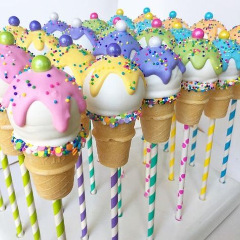 Ice Cream Cone Cake Pops | Ice Cream Party Ideas Treat Ideas For Birthday Party, Cake Pop Receita, Ice Cream Party Ideas, Ice Cream Cone Cake Pops, Ice Cream Cake Pops, Ice Cream Cone Cake, Idee Babyshower, Pop Ideas, Cake Pop Molds