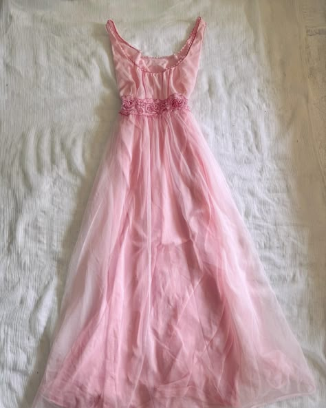 Flowy Pink Dress, Fairycore Fashion, Fairycore Dress, Vintage Princess, Princess Aesthetic, Pinterest Fashion, Vintage Lingerie, Pink Outfit, Costume Dress