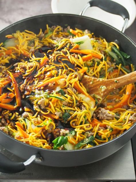 Garlic Pork Chow Mein - Pork Chow Mein Recipe Easy, Pork Low Mein Recipe, Bbq Pork Chow Mein Recipe, Pork Low Mein, Pork Chow Mein Recipe, Low Mein, Pork Chow Mein, Pork Mince Recipes, Pork Stir Fry Recipes