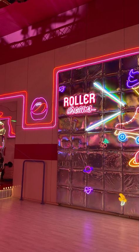 Retro Skating Rink, 70s Roller Skating Aesthetic, Roller Skating Birthday Party Aesthetic, Rollerskating Rink Aesthetic, 80s Roller Rink Aesthetic, Skate Rink Aesthetic, Retro Roller Rink, Rendezvous Aesthetic, Pink Roller Skates Aesthetic