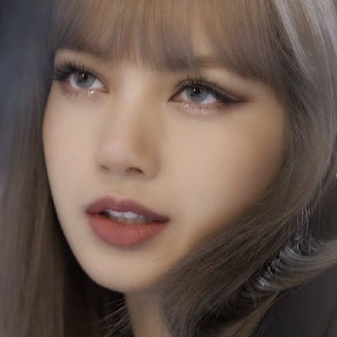 Lisa Blackpink Wallpaper, Blackpink Photos, Black Pink Kpop, Blackpink Fashion, Lalisa Manoban, Aesthetic Makeup, Blackpink Lisa, Korean Makeup, Blackpink Jennie