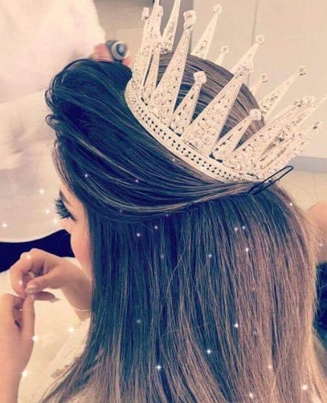 Discovered by AshKhan. Find images and videos about cute, girly and Queen on We Heart It - the app to get lost in what you love. Best Whatsapp Dp, Queens Wallpaper, Dps For Girls, Indian Bridal Photos, Girly Dp, Pics For Dp, Dp For Whatsapp, Girls Dp Stylish