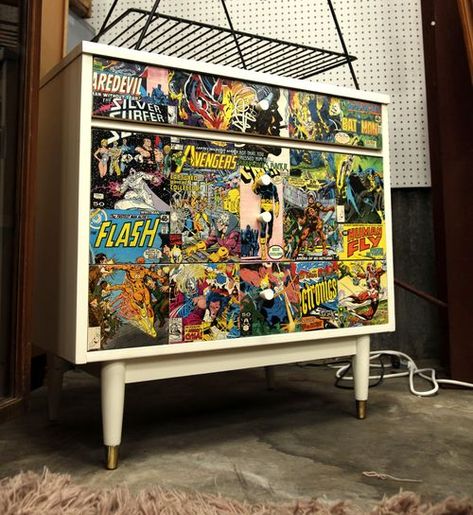 Comic_book_dresser Marvel Dresser, Marvel Boys Bedroom, Dresser Long, Super Hero Bedroom Decor, Superhero Bedroom, Barrel Projects, Decoupage Furniture, Kids Dressers, Big Boy Room