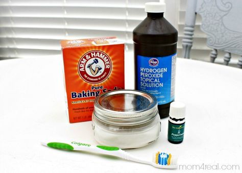 Baking Soda Teeth, Baking Soda Teeth Whitening, Baking Soda Toothpaste, Toothpaste Recipe, Peroxide Uses, Hydrogen Peroxide Uses, Baking Soda Face, Homemade Toothpaste, Pasta Dental