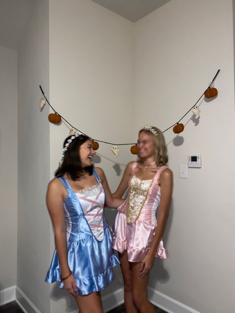 Princess And Pauper Barbie Halloween, Princes And The Pauper Costume, Barbie Princess And The Pauper Costume Diy, Best Friend Halloween Costumes For 2 Aesthetic, Princess And The Pauper Costume College, Barbie Princess And The Pauper Costume Halloween, Barbie Movie Outfits Ideas 2023, Aesthetic Barbie Costume, Barbie Halloween Costume Aesthetic