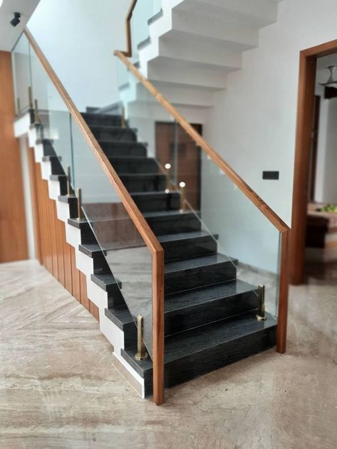 Staircase Glass Design, درابزين السلم, Steel Stairs Design, Glass Railing Stairs, Steel Railing Design, Staircase Interior Design, Modern Stair Railing, Staircase Design Modern, Glass Railings