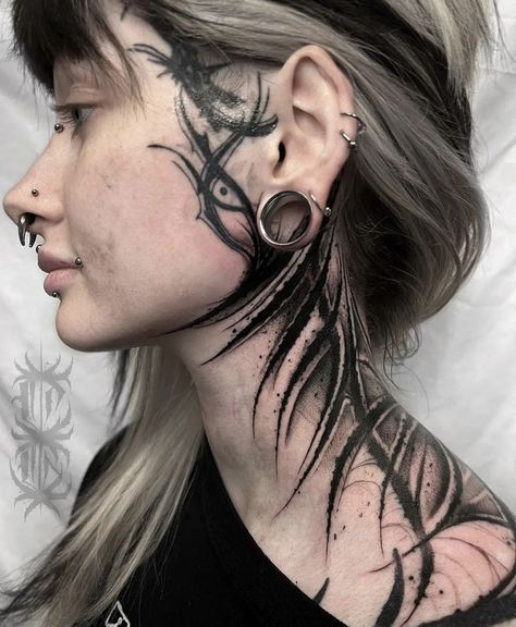 Side Neck Tattoo Gothic, Scary Neck Tattoos, Gothic Face Tattoo, Jawline Tattoo Women, Jaw Line Tattoo, Head Neck Tattoo, Gothic Neck Tattoo, Jawline Tattoo, Side Of Head Tattoo