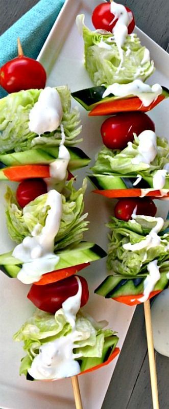 Garden Party Food, Salad On A Stick, Garden Party Recipes, Food Salad, Garden Salad, Picnic Food, Snacks Für Party, On A Stick, Picnic Foods