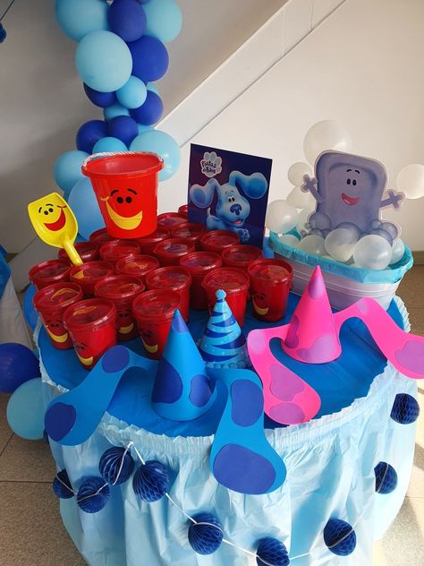 Blues Clues Birthday Party Food Ideas, Shovel And Pail Blues Clues, Blues Clues Snack Ideas, Blues Clues Birthday Decorations, Blue Clues 1st Birthday Party Ideas, Blues Clues Table Centerpiece, Blue Clues Cake Pops, Blues Clues Two Birthday, Blue's Clues Party Ideas