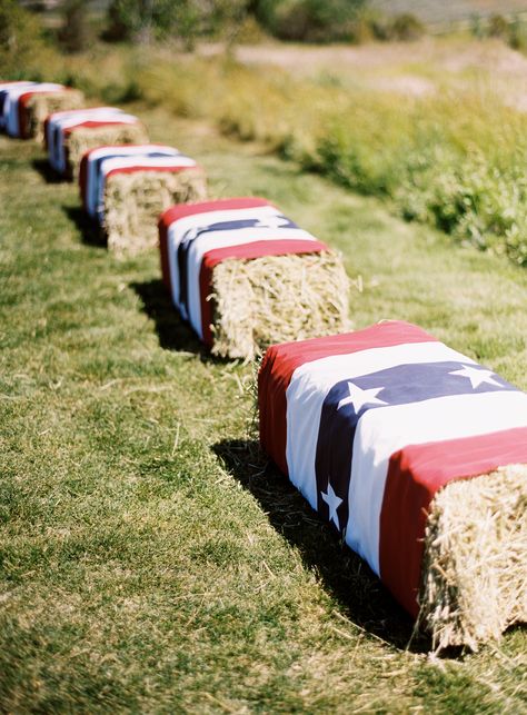 Got extra hay laying around? Dress it up! Cheap way to add some decor to your land party! http://www.homedit.com/simple-4th-of-july-decorations/ 4th Of July Parade, Happy Birthday America, Fourth Of July Decor, July Wedding, Party Table Cloth, American Flags, Hay Bales, 4th Of July Celebration, Patriotic Party