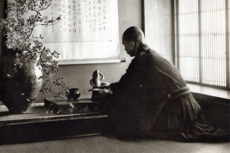 Roger Hawkins, "Desire for Truth" a Zen teacher points the way toward Reality from the Fall 2010 Issue on the subject of “Desire.” Soto Zen, Japanese Buddhism, Buddhist Monks, Art Sacre, Zen Buddhism, Zen Meditation, Buddhist Monk, Buddhist Art, Sumi E