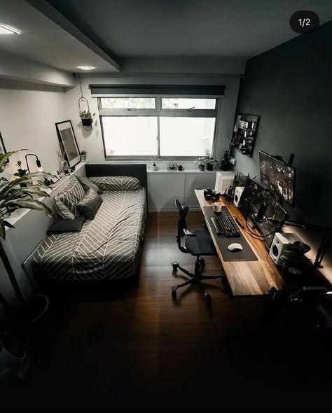 Dark Desk Setup, Small Room Setup, Dark Desk, Guest Room Office Combo, Bedroom Workspace, Mens Bedroom Decor, Desk Setups, Home Studio Setup, Guest Room Office