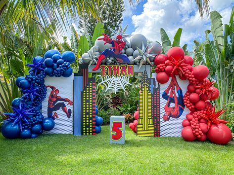 Spider Man Decorations Birthday, Spider Man Birthday Party Ideas, Man Birthday Party Ideas, Iron Man Birthday Party, Avengers Theme Birthday, Spider Man Birthday Party, Avengers Birthday Party Decorations, Spiderman Theme Party, Man Birthday Party