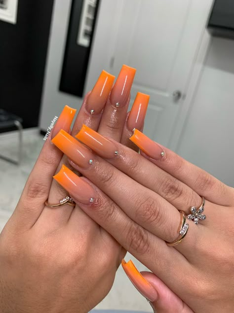 Orange Acrylic Nails Coffin Short, Yellow Acrylic Nails Medium Length, Orange Nails Acrylic Square, Dark Orange Ombre Nails, Orange Full Set Nails, Ombré Nails Orange, Medium Orange Nails, Orange Ombre Nails With Design, Ombre Orange Acrylic Nails