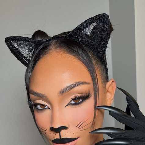 Kitty Costume Makeup, Cat Woman Eye Makeup Halloween, Cat For Halloween Costumes, Cat Makeup Black Women, Glam Cat Makeup Halloween, Cat Halloween Costumes For Women Make Up, Cat Women Halloween Makeup, Catwoman Costume Makeup, Black Cat Makeup Halloween Pretty