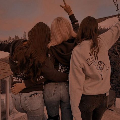 Calloway Sisters, Three Best Friends, Friend Pictures Poses, Girl Friendship, Girl Background, Addicted Series, Profile Pictures Instagram, Cute Images With Quotes, Best Friends Aesthetic