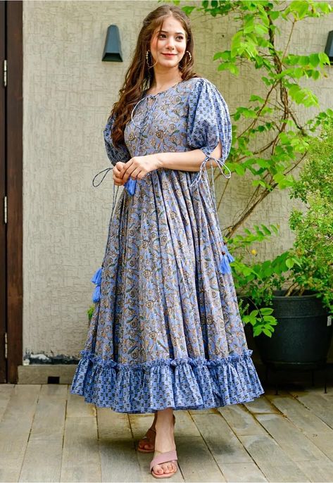 Frock Designs For Women, Simple Frock Design, Long Frock Designs, Long Gown Design, Simple Frocks, Frock For Women, Fancy Kurti, Long Dress Design, Fancy Dresses Long