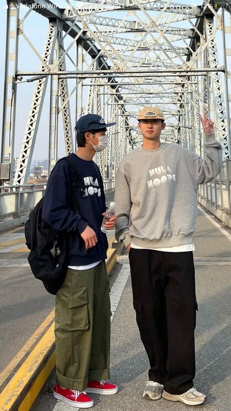 Japan Street Style Mens, Vans Outfit Men Street Styles, Men Baggy Outfit, Skater Outfit Men, Asian Street Fashion Men, Korean Outfits Men, Vans Outfit Men, Dickies Outfit, Estilo Vans