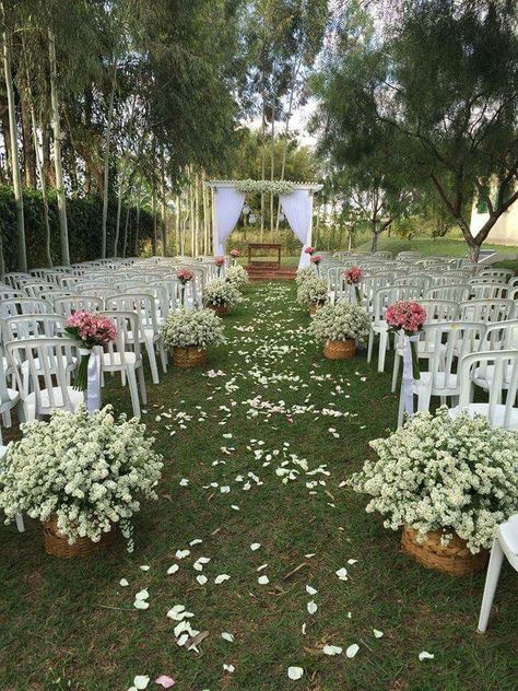 P I N T E R E S T: @jacquerosee :) Garden Wedding Decor Ideas, Wedding Themes Outdoor, Garden Wedding Decor, Hiasan Perkahwinan, Romantic Backyard, Majlis Perkahwinan, Rustic Backyard, Romantic Outdoor Wedding, Wedding Ceremony Ideas