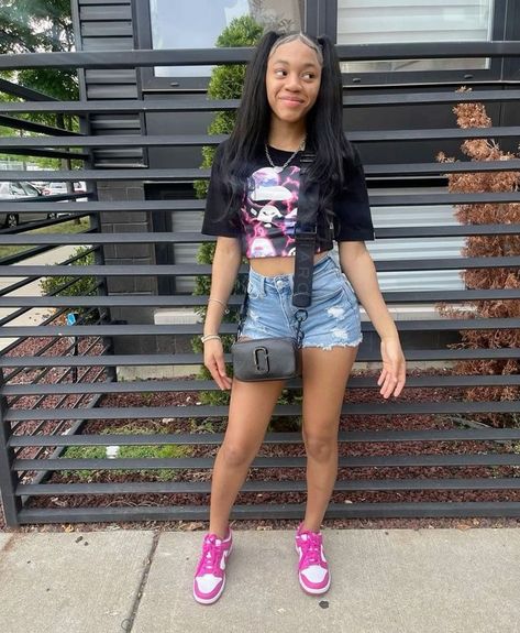 Active Fuchsia Dunks Outfit Ideas, Fushia Dunks Outfit, Outfits For Six Flags, Fuchsia Dunks Outfit Black Women, Dunks Outfit Ideas, 9th Grade Outfits, Pink Dunks Outfit, Dunks Outfits, Pink Dunks