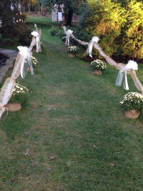 Fence Decor For Wedding, Bride Entrance Ideas Outdoor Weddings, Outdoor Wedding Entryway, Fence Decorating Ideas For Party, Wedding Pathway Decor Outdoor, Outdoor Wedding Walkway Ideas, Front Porch Wedding Decorations, Wedding Guest Entrance, Diy Wedding Ideas On A Budget