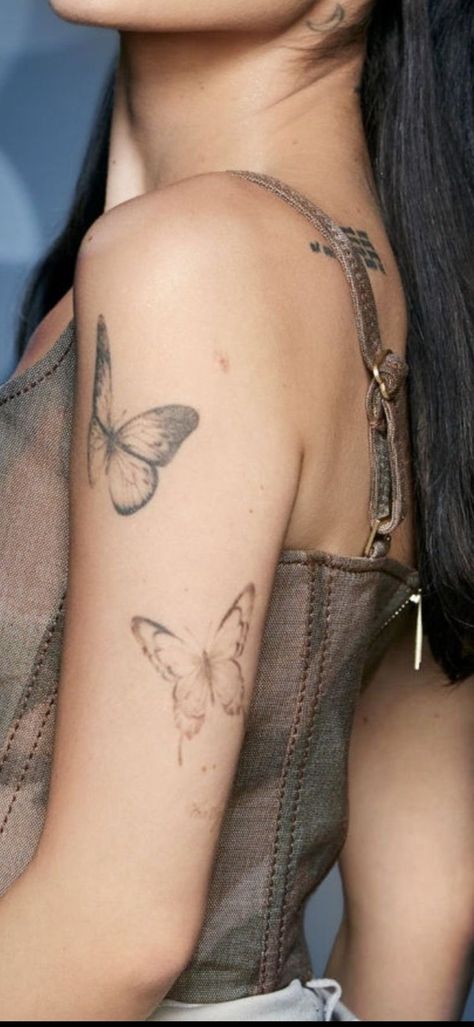 k on Twitter: "ariana grande’s tattoos fit her so well… " S Tattoos, Pretty Hand Tattoos, Desain Buklet, Petite Tattoos, Butterfly Tattoos, Classy Tattoos, Cute Tattoos For Women, Discreet Tattoos, Dainty Tattoos