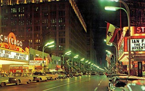 AA POSTCARD - CHICAGO - STATE STREET - NIGHT - GROUND LEVEL LOOKING S FROM NEAR CHICAGO THEATER - LOOP THEATER - STATE LAKE THEATER - PARKED CARS - MARS LIGHTS - PART OF CITY BEAUTIFUL SERIES - NICE VERSION - 1963 Marina City, Street At Night, Chicago Pictures, Chicago At Night, Colorized Photos, Chicago History, Beautiful Series, Michigan Avenue, Richest In The World