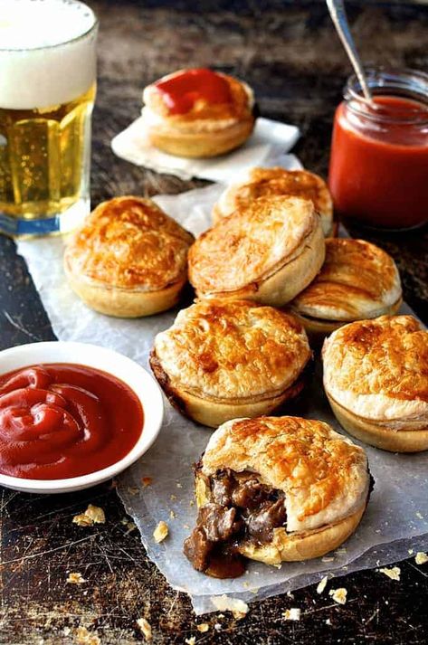 Party Pies, Australian Party, Mini Pie Recipes, Beef Pies, Aussie Food, Pie Party, Recipetin Eats, Pies Maker, Australian Food