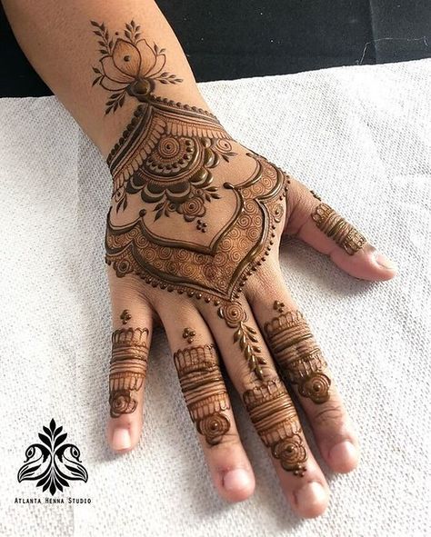 Arabic Finger Henna Designs, Brides Mehndi, Flower Mehndi, Henna Tattoo Design, Mehndi Wedding, Palm Mehndi, Palm Mehndi Design, Pretty Henna, Mehndi Outfits