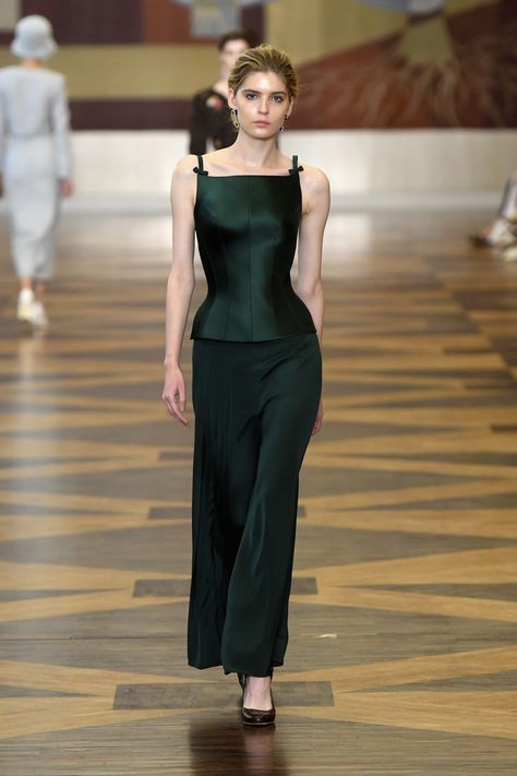 L'altre stelle Dark Green Outfit, Ulyana Sergeenko, 파티 드레스, Green Outfit, Glam Dresses, Classy Dress, Fancy Dresses, Look Cool, Classy Outfits