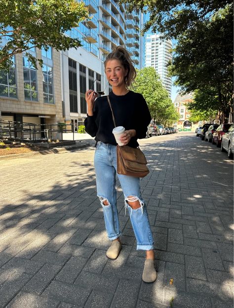 Boston Clogs Outfit, Clog Outfit, Boston Outfits, Dinner Outfit Casual, Birkenstock Outfit, Skandinavian Fashion, Populaire Outfits, Dinner Outfits, Outfit Inspo Fall