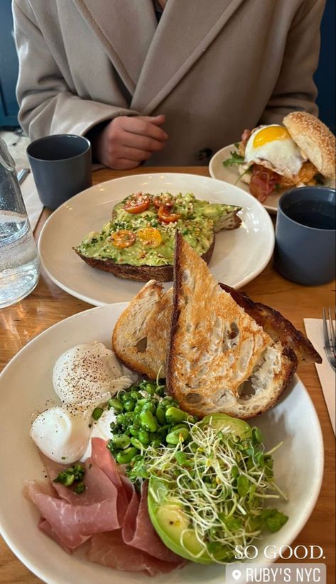 Business Lunch Aesthetic, Lunch With Mom Aesthetic, Cafe Lunch Aesthetic, Restaurant Lunch Aesthetic, Cooking Healthy Aesthetic, Healthy Dinner Aesthetic, Lunch Aesthetic, Aesthetic Lunch, Business Lunch