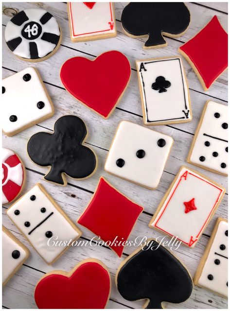 Casino Cookies Ideas, Casino Night Cookies, Casino Night Cake, Roulette Cake Ideas, Domino Party Theme, Casino Cookies Decorated, Casino Desserts, Casino Dessert Table, Poker Cookies