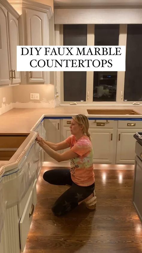 Most Elegant Modern Kitchen Marble Countertop Ideas - Kitchen Organization - Home Decor Diy Countertop Makeover, Epoxy Marble, Diy Faux Marble, Makeover Videos, Countertop Diy, Painting Kitchen Countertops, Faux Marble Countertop, Countertop Makeover, Chalk Paint Furniture Diy