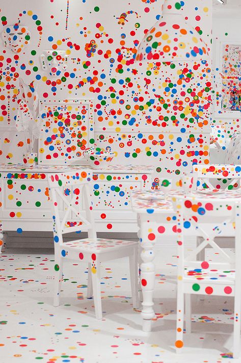 Interactive Art Installation, Gallery Of Modern Art, Interactive Art, Yayoi Kusama, White Room, Art Installation, Art Installations, Dreamy Art, Kids Stickers