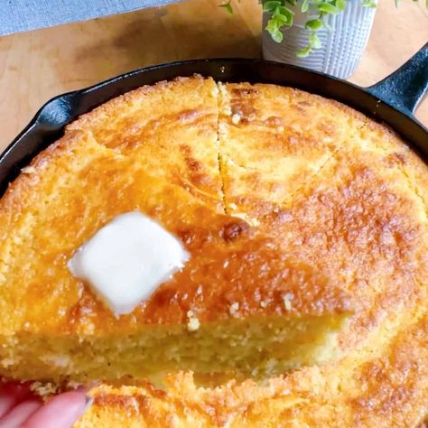 Cracker Barrel Cornbread, Skillet Cornbread Recipe, Old Fashioned Cornbread, Southern Style Cornbread, Leftover Cornbread, Moist Cornbread, Skillet Cornbread, Southern Cornbread, Homemade Cornbread